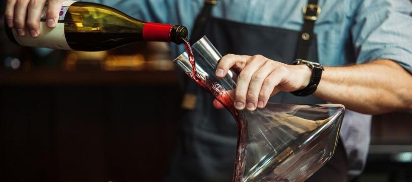 Carafer un vin : comment et pourquoi le faire ? - ArteVino